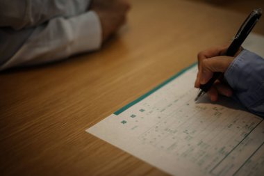 çiftin kağıt imzalaması