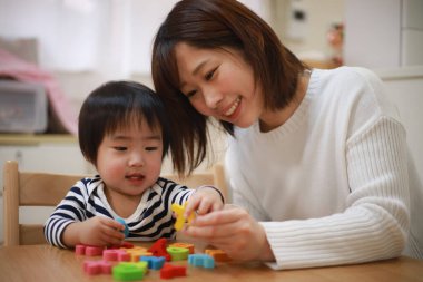 İngilizce öğrenen bir çocuğun görüntüsü