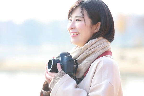 Asian Woman Taking Picture Park — Stock Photo, Image