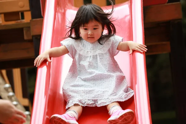 Retrato Linda Niña Parque Infantil — Foto de Stock