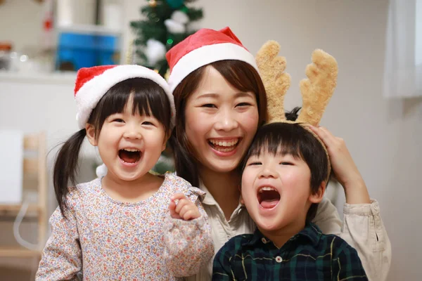 Heureux Asiatique Mère Avec Enfants Noël — Photo