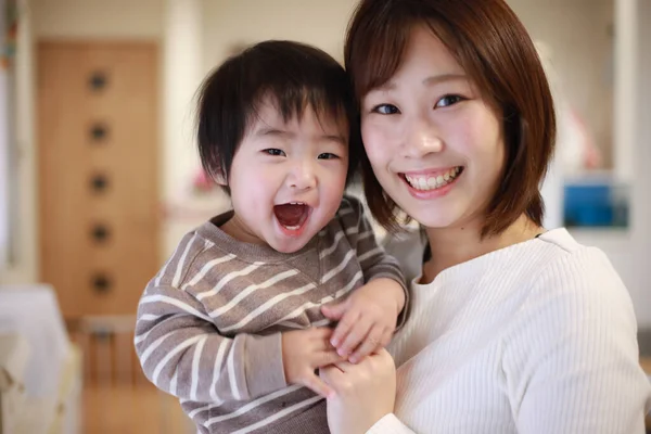 Heureux Asiatique Mère Avec Son Petit Fils — Photo