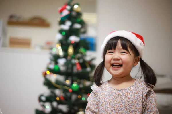 Cute Little Girl Korzystających Boże Narodzenie — Zdjęcie stockowe