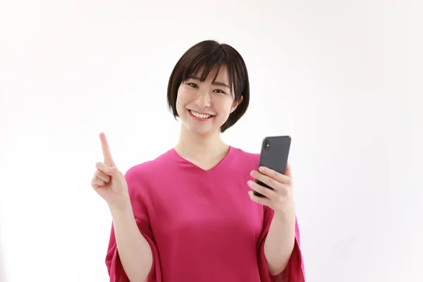 Imagem Uma Mulher Operando Smartphone — Fotografia de Stock