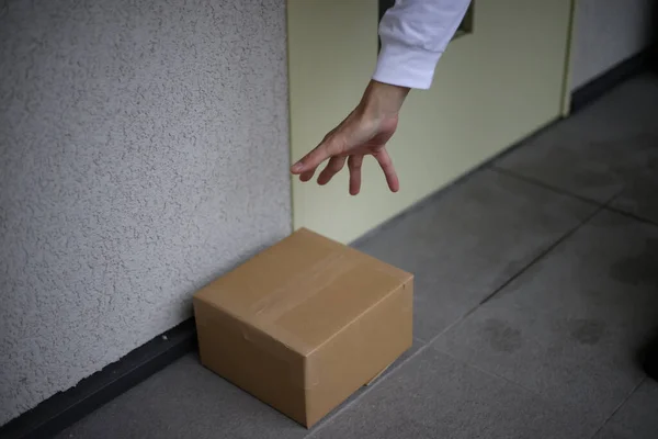 Afbeelding Van Een Man Die Een Uitgestelde Levering Steelt — Stockfoto