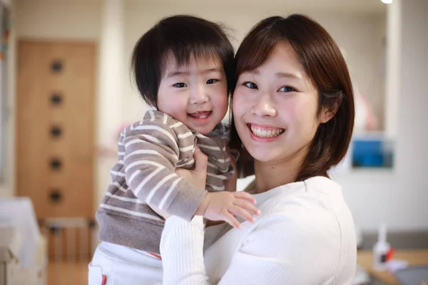 Szczęśliwy Azji Matka Jej Mały Syn — Zdjęcie stockowe