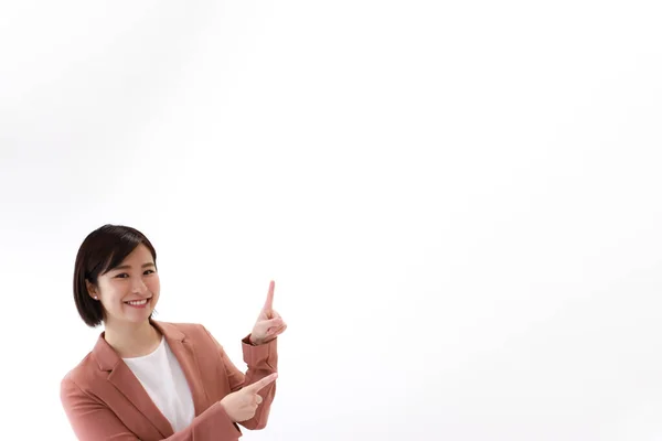 Портрет Красивой Молодой Азиатской Женщины Указывающей Пальцем Вверх Белом Фоне — стоковое фото