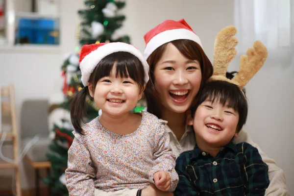 Heureux Asiatique Mère Avec Enfants Noël — Photo