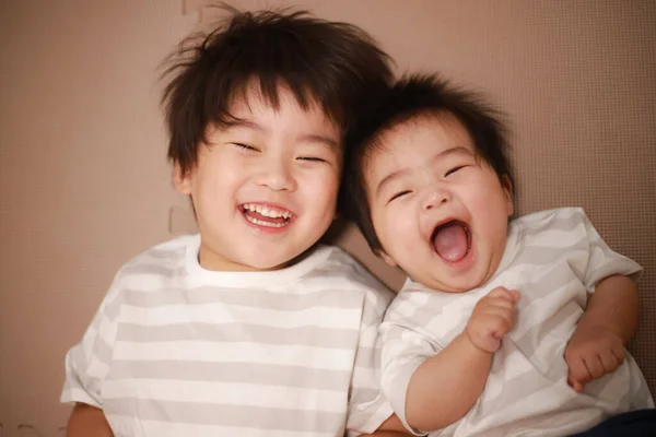 Portrait Deux Heureux Asiatique Enfants — Photo