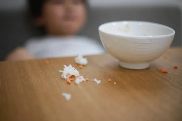 Malý Chlapec Rýží Pozadí Zblizka — Stock fotografie
