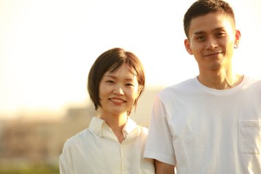 Asyalı şirin bir çiftin portresi