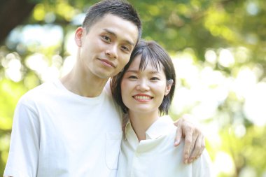 Asyalı şirin bir çiftin portresi