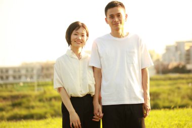 Asyalı şirin bir çiftin portresi