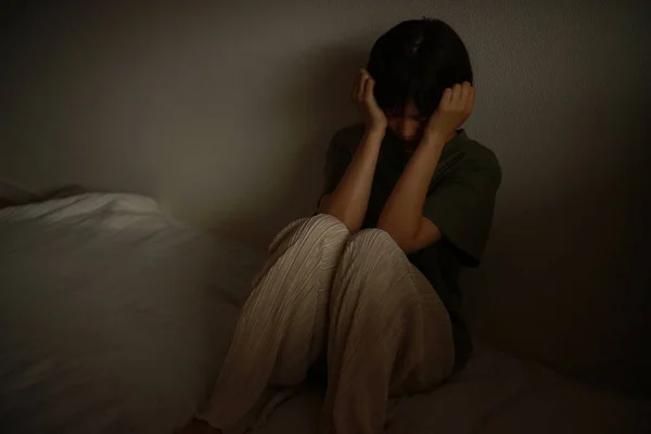 Deprimida Mulher Triste Sentado Casa — Fotografia de Stock