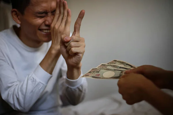 Marido Implorando Por Dinheiro Bolso — Fotografia de Stock