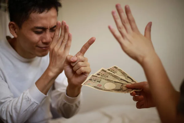 Marido Implorando Por Dinheiro Bolso — Fotografia de Stock