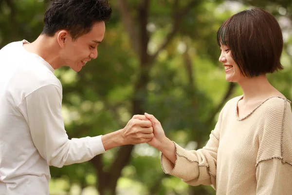 Pareja Joven Enamorada Aire Libre — Foto de Stock