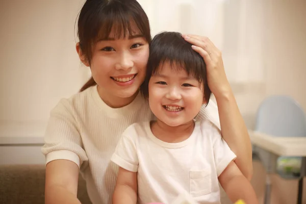 Portret Van Aziatische Moeder Haar Zoon — Stockfoto