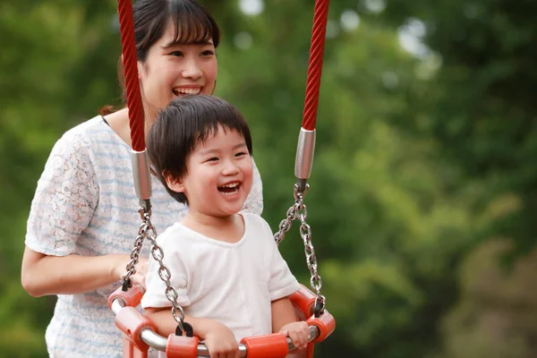 Madre Asiática Con Hijo Parque Infantil —  Fotos de Stock