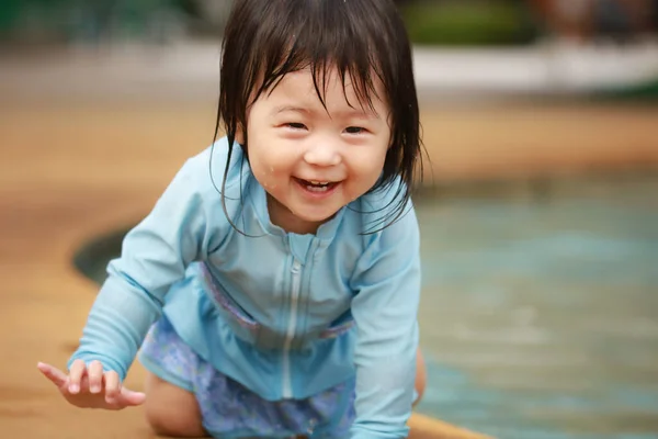 Asiatisches Kleines Kind Wasser — Stockfoto