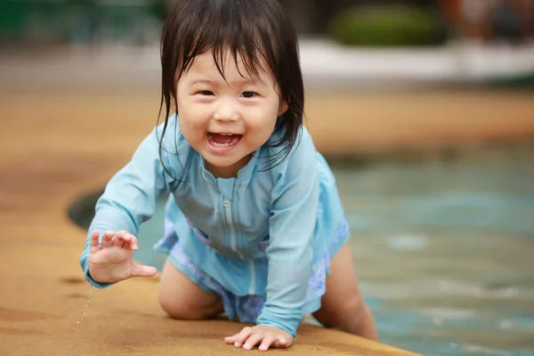 Asian Little Child Plaing Water — Stock Photo, Image