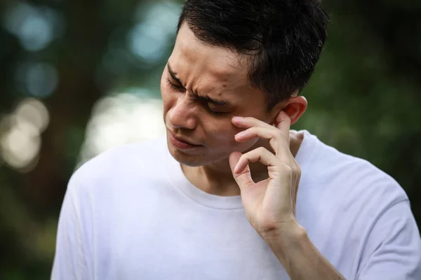 Närbild Stilig Asiatisk Man Med Ansiktsuttryck — Stockfoto