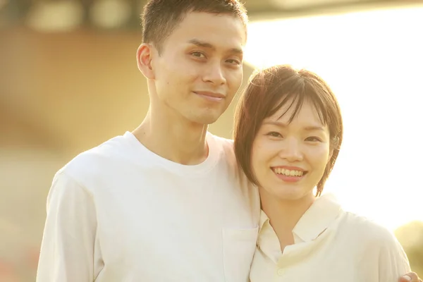 可愛いアジアのカップルの肖像画 — ストック写真