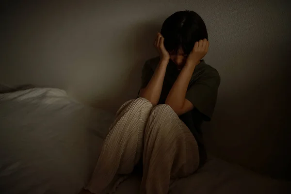 Mujer Triste Deprimida Sentada Casa —  Fotos de Stock