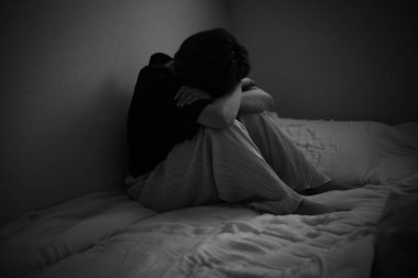 Ağlayan depresif kadının portresi