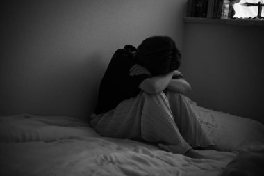 Ağlayan depresif kadının portresi