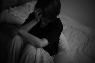 Ağlayan depresif kadının portresi