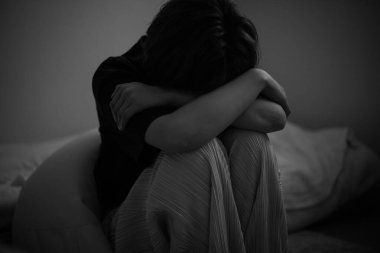 Ağlayan depresif kadının portresi