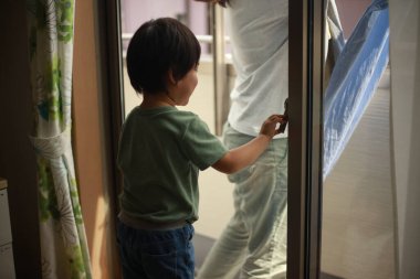 Yaramazlıkla kilitlenen çocuk