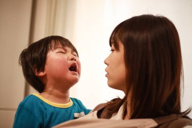 Ağlayan bir çocuğun resmi