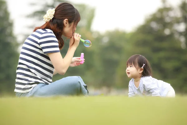 Mother Daughter Having Fun Together Outdoors — Stock Photo, Image