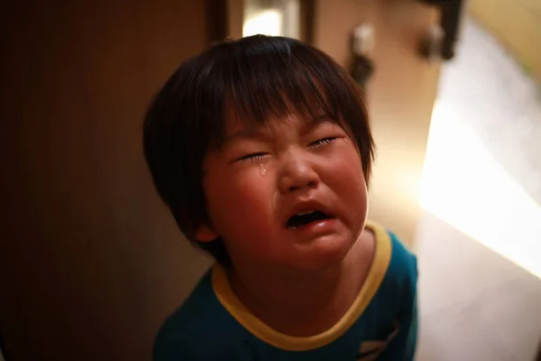 Asiatisk Ledsen Liten Pojke Gråter — Stockfoto