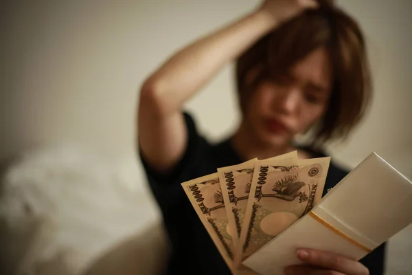 Una Mujer Preocupada Por Una Celebración — Foto de Stock