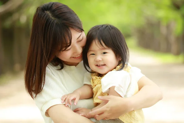 Portrait Young Mother Her Daughter Summer Park — Stock Photo, Image