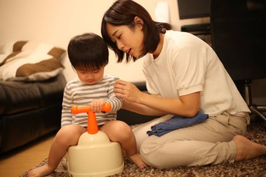 Asya anne oğlu ile oynamak