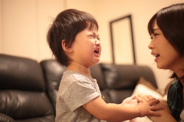 Ağlayan oğluyla birlikte genç bir kadının portresi.