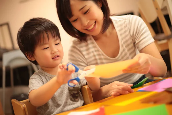 Asiática Madre Jugando Con Hijo — Foto de Stock