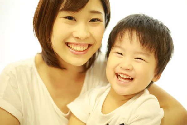Giovane Madre Asiatica Con Suo Figlio — Foto Stock