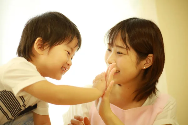 Young Asian Mother Her Son — Stock Photo, Image