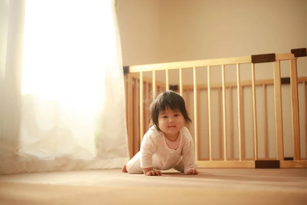 Asiático Bebé Chica Jugando Casa —  Fotos de Stock