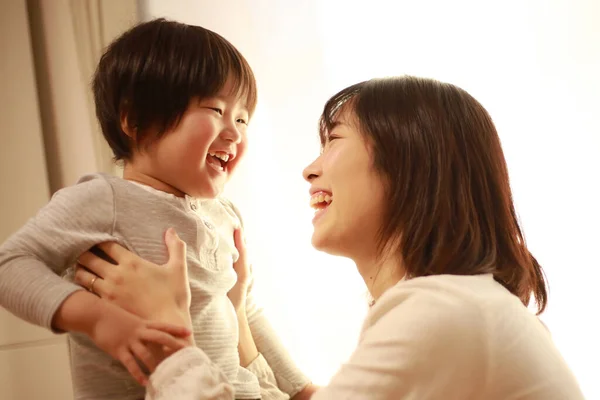 Asiático Madre Jugando Con Pequeño Bebé Niño — Foto de Stock