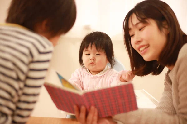 Happy Asian Family Children Home — Stock Photo, Image