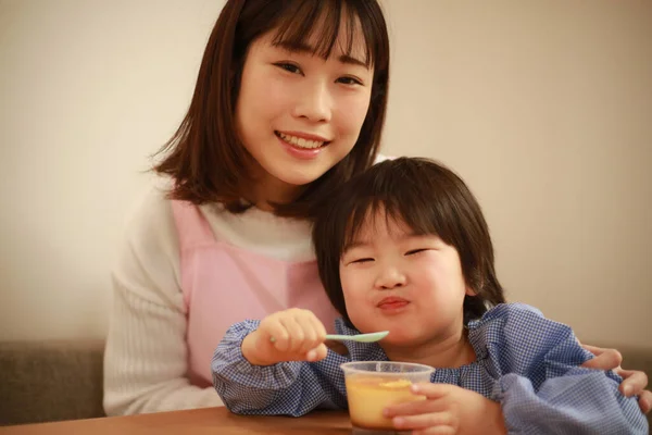Asian Family Having Breakfast Kitchen — Stock Photo, Image
