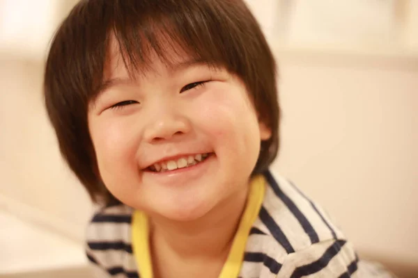 Портрет Милий Азіатський Маленький Хлопчик Посміхається — стокове фото