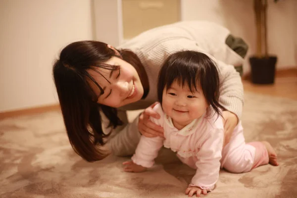 Mère Fille Heureuses Jouant — Photo