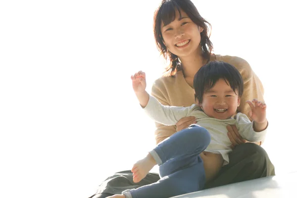 Asiatische Mutter Spielt Mit Ihrem Kind — Stockfoto